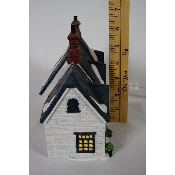 Department 56 Brownlow House Oliver Twist Dickens Village Christmas #55530 w Box - Picture 3 of 8